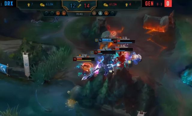 比分紧咬的 比分紧咬的